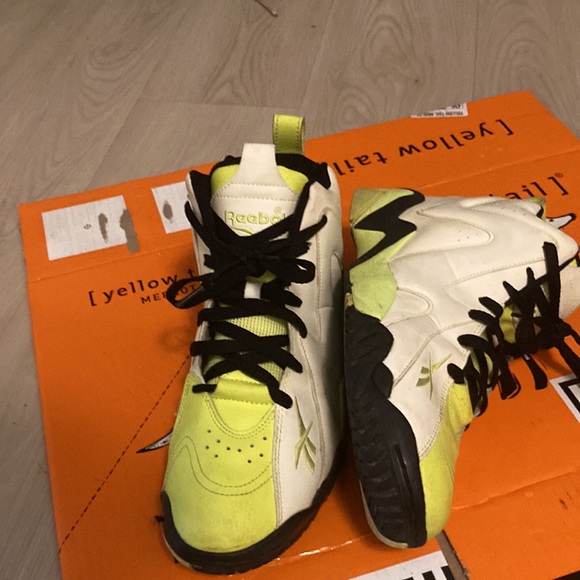 reebok's kamikaze glow in the dark. - Picture 2 of 10